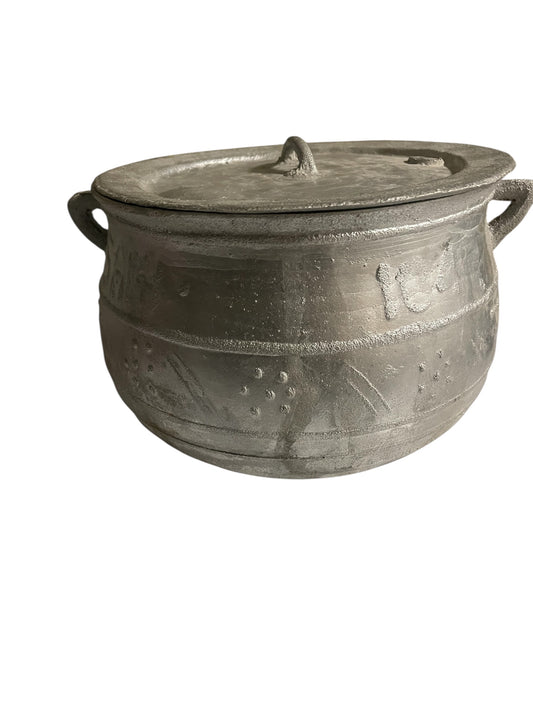 Iron stew Pots/Saki pots/size 3